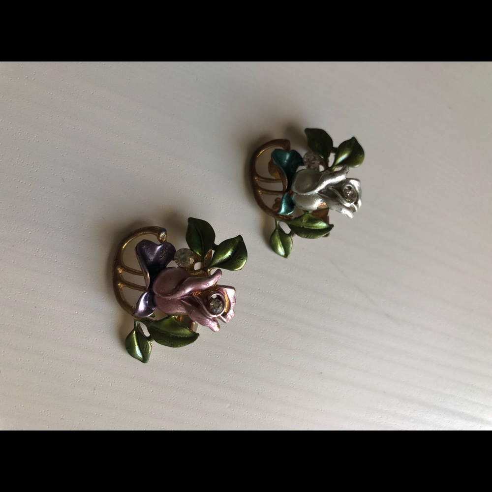 Floral pins
